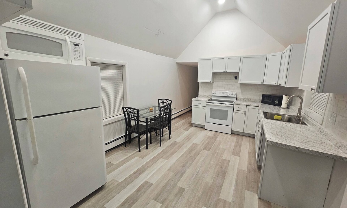 Taftville Apartment | FOXWOODS/MOHEGAN SUN WITHIN 10 MINUTES Charming 3-Bdrm 2-Bath and Office.