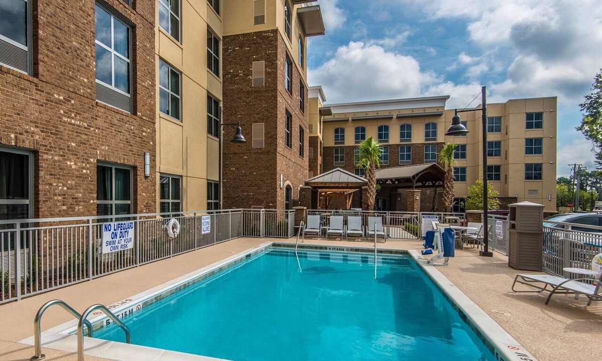 Mount Pleasant Condo | Free Breakfast Buffet. Outdoor Pool. Great Location!