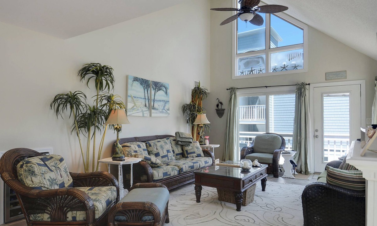 Fenwick Island Condo | FREE DAILY ACTIVITIES INCLUDED! 3 bedroom 3.5 bath unit in the Shoals that sleeps 6