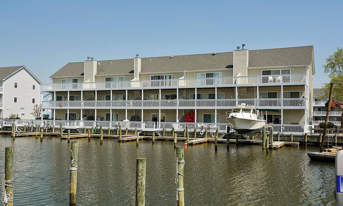 Cedar Neck House | FREE DAILY ACTIVITIES INCLUDED! GREAT WEEKEND OR MINI-WEEK GETAWAY. Just minutes to the open bay for great fishing. T