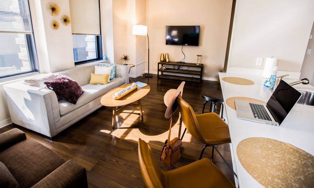 Downtown Baltimore Apartment | FREE IN/OUT PARKING| 2B/2BA Distinguished Apartment | Rooftop Deck & Gym