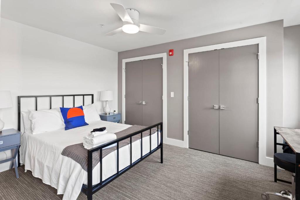Hanover Place Apartment | FRONTDESK 1 BR Apt Steps to Dining and Nightlife