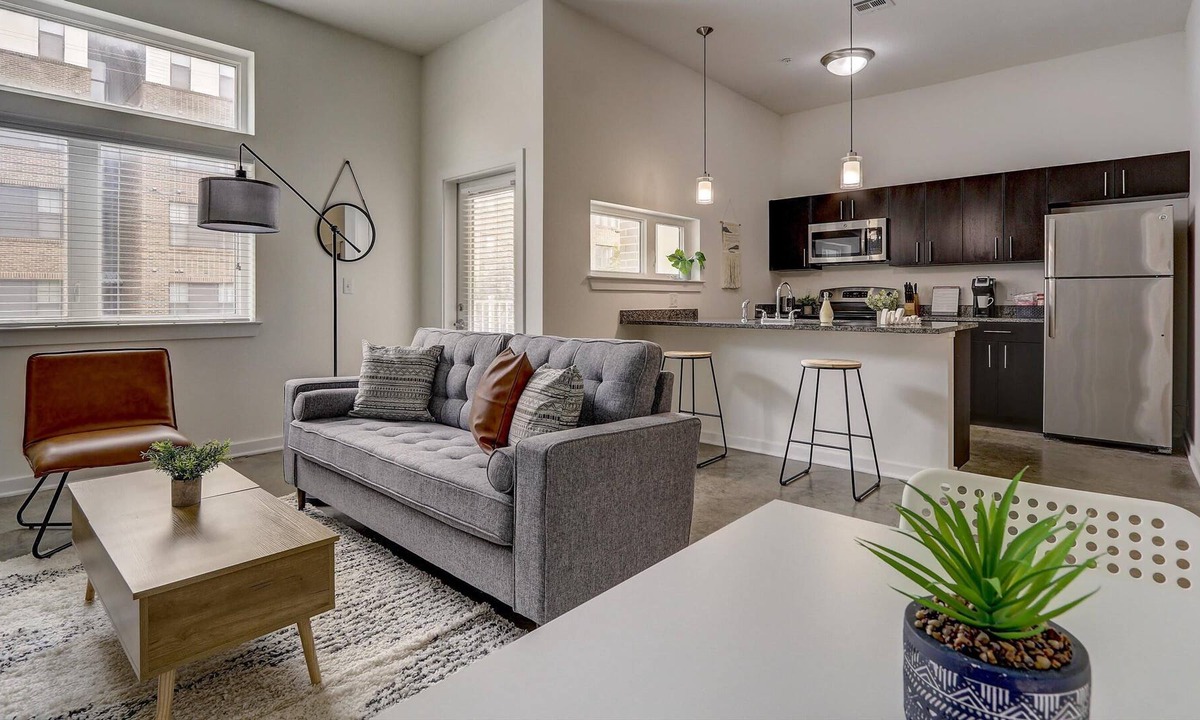 River Market Apartment | Frontdesk | 1 BR Apt near National WWI Museum