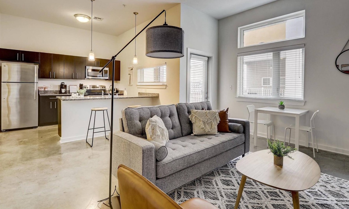 River Market Apartment | FRONTDESK RM - West Apts, River Market Dist, Kansas City