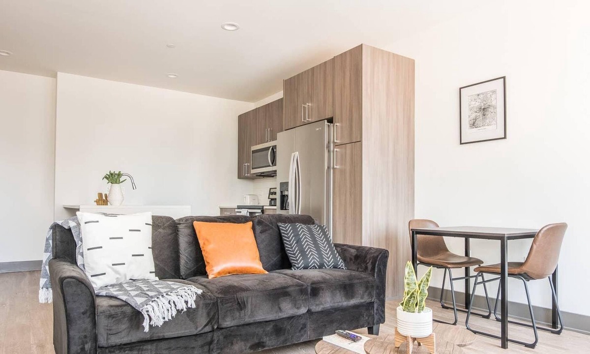Downtown Kansas City Apartment | Frontdesk | Simple + Central 2BR High-Rise Apt