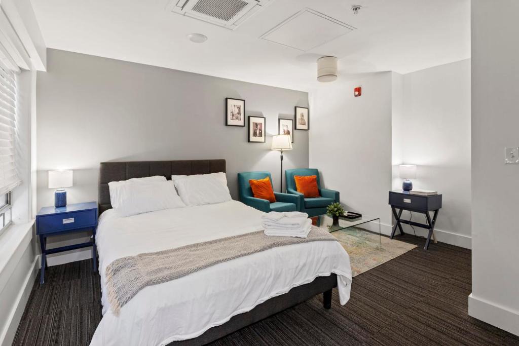 Hanover Place Apartment | FRONTDESK Studio Apt near Boulevard Brewing