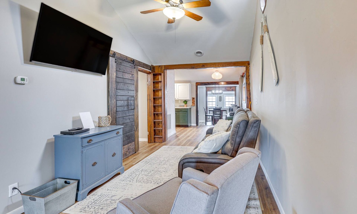 Craig Beach Cottage | Fully Remodeled Cottage: Walk to Lake Milton Beach