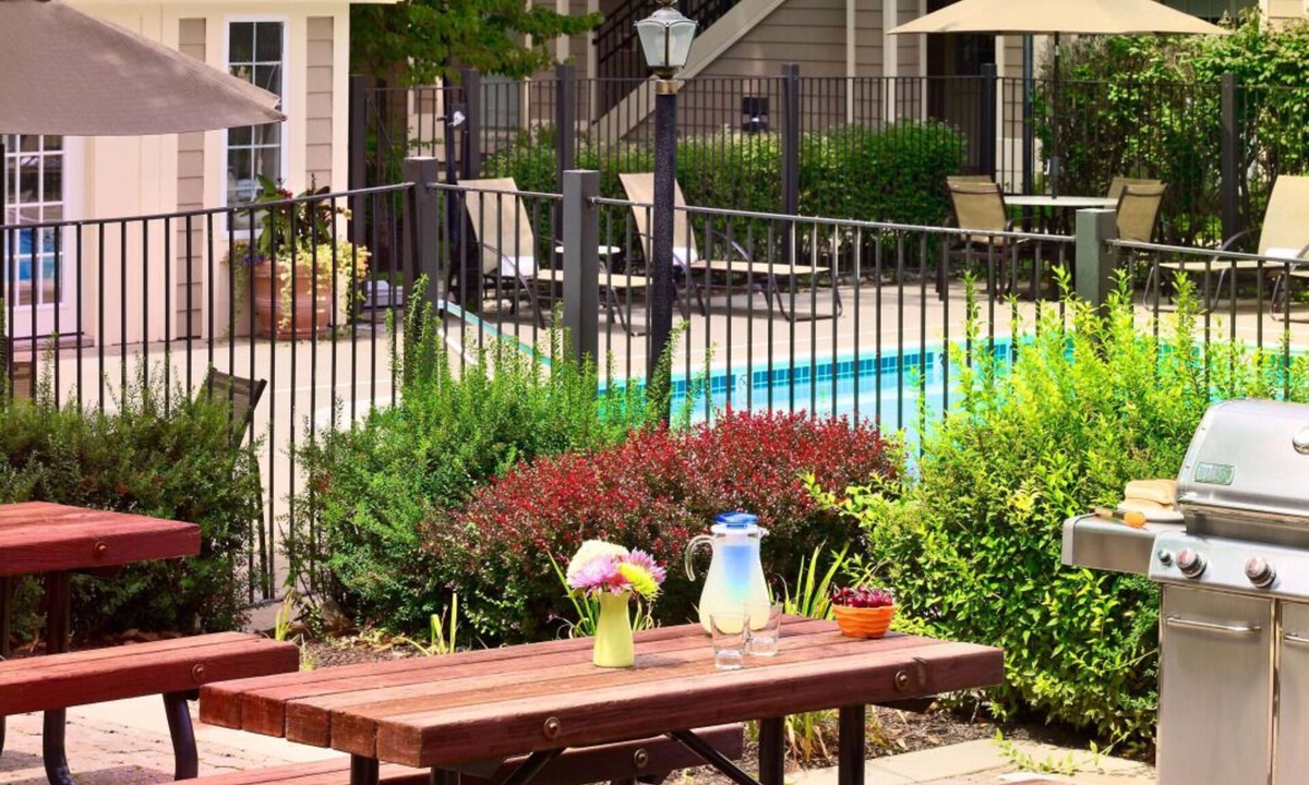 Dublin House | Fun Staycation! 2 Spacious Units with Free Parking! Pet-friendly!