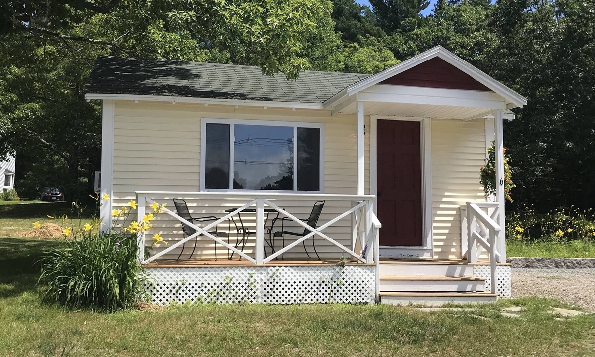 Hulls Cove Hotel | Gallagher's Travels Bar Harbor Motel & Cabins