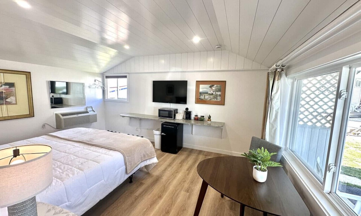 Hulls Cove Hotel | Gallagher`s Travels Room Five (King)