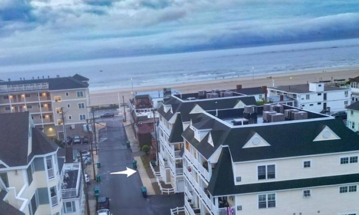 Hampton Condo | Garage, Steps to Ocean Blvd. 2BR-3 Beds-2Bath Condo, Parking for 2, Balcony