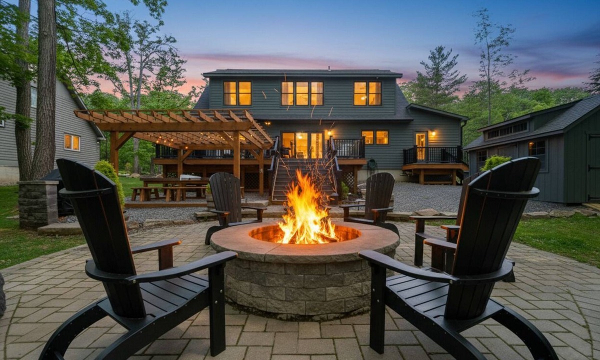 Oakland House | Gathering Place: Lakefront w. boat slip | Dog friendly | Hot tub | Fire pit