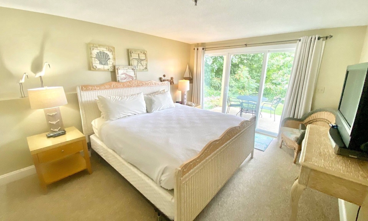 Wells Apartment | Generic One Bedroom- down flight of stairs