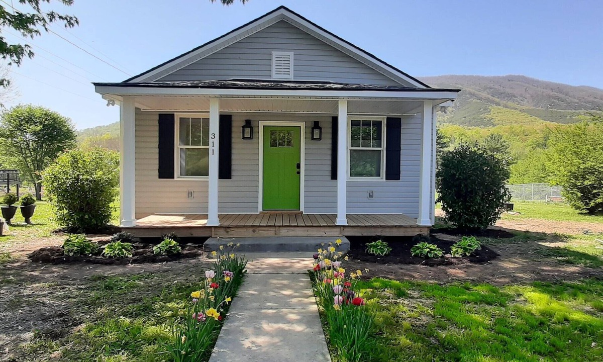 Buchanan House | Getaway and relax! Enjoy the James River with mountain views!