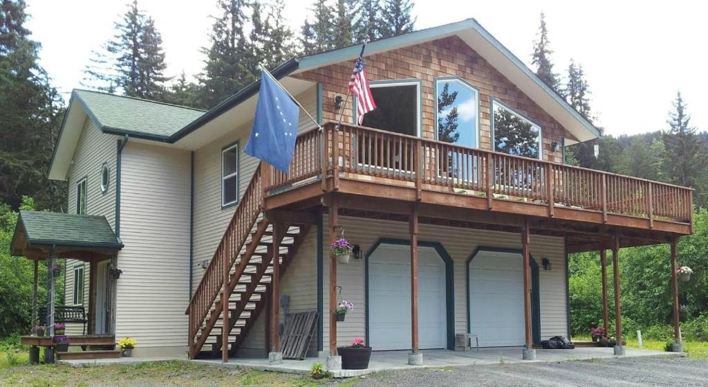 Questa Woods Bed & Breakfast | Glacier Creek Lodging