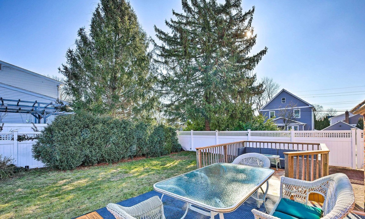 Glen Head House | Glen Head Home w/ Yard ~ 28 Mi to NYC