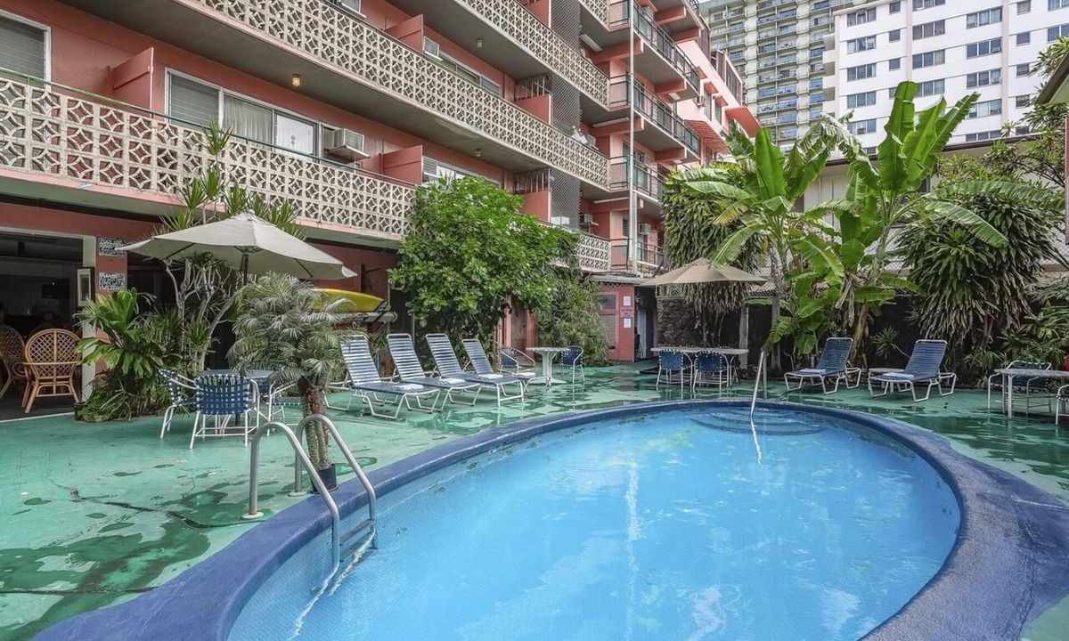 Waikiki Hotel | Good Island Base | Courtyard Pool, Pet-Friendly | 1.6 Mi to Ala Moana