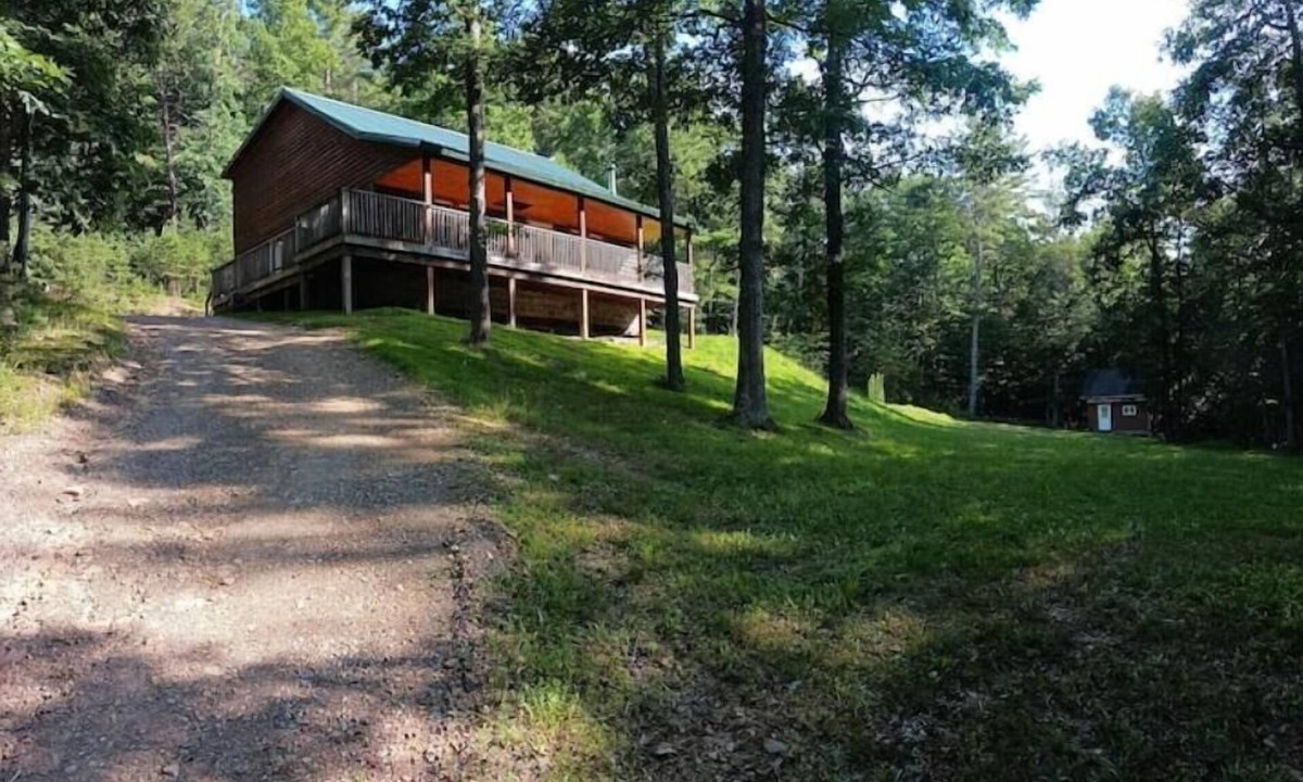 Max Meadows Cabin | GORGEOUS 20-Acre Modern Rustic Cabin! Walking Trails & Nearby Lake Access!