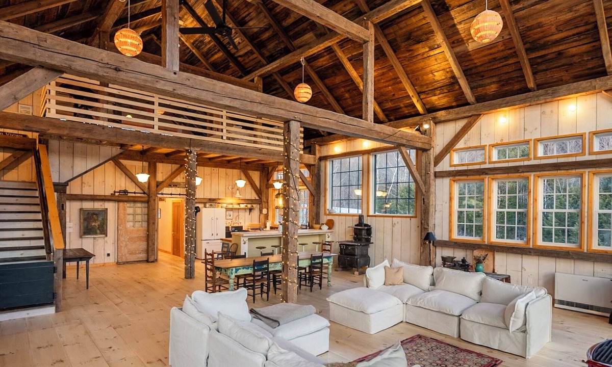 South Londonderry House | Gorgeous couples barn with WiFi & hot tub in lovely Londonderry
