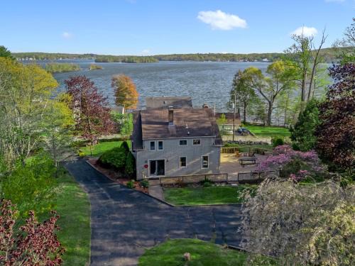 East Hampton House | Grammy's Famous Lake House Retreat