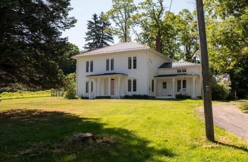 Ancram House | Grand 5BR Estate Retreat w/Pool & Tennis Court
