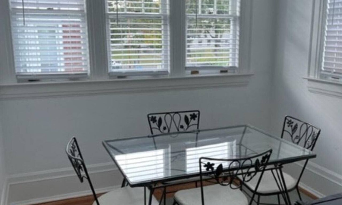 Charleston Apartment | Grand Old White Capitol View Suite