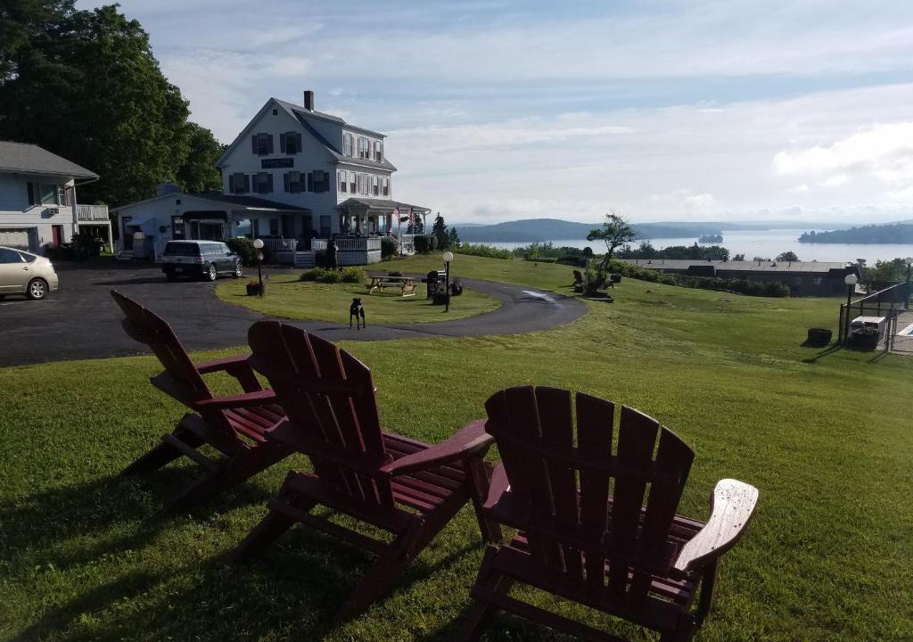 Weirs Beach Hotel | Grand View Resort