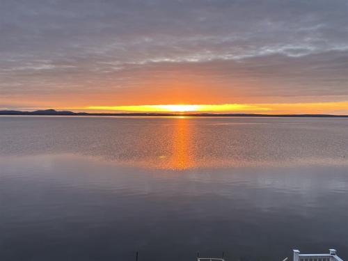 Sebago Villa | GRANDVIEW LAKEFRONT LIMIT 9