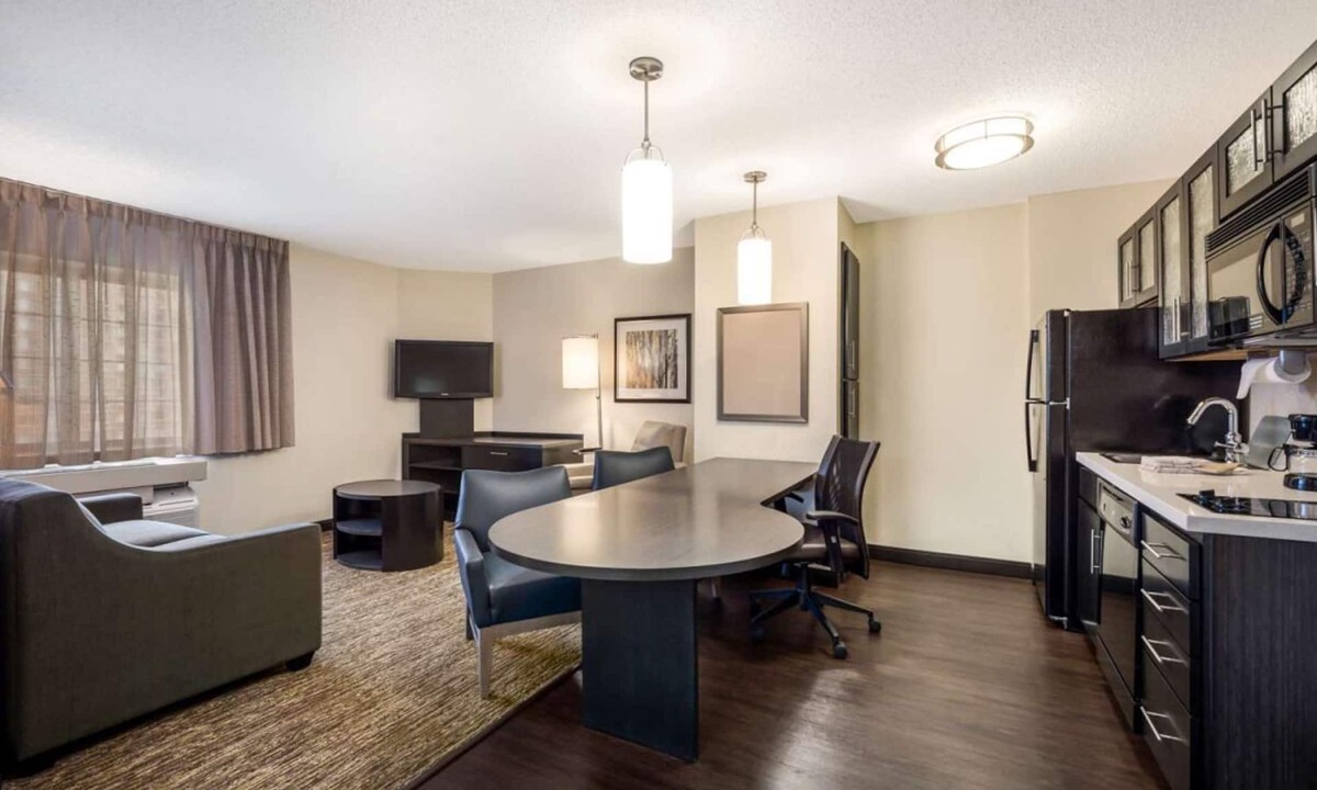 Central Oklahoma City Hotel | Great for a Family Getaway in Oklahoma! 4 Spacious Units with Full Kitchens!