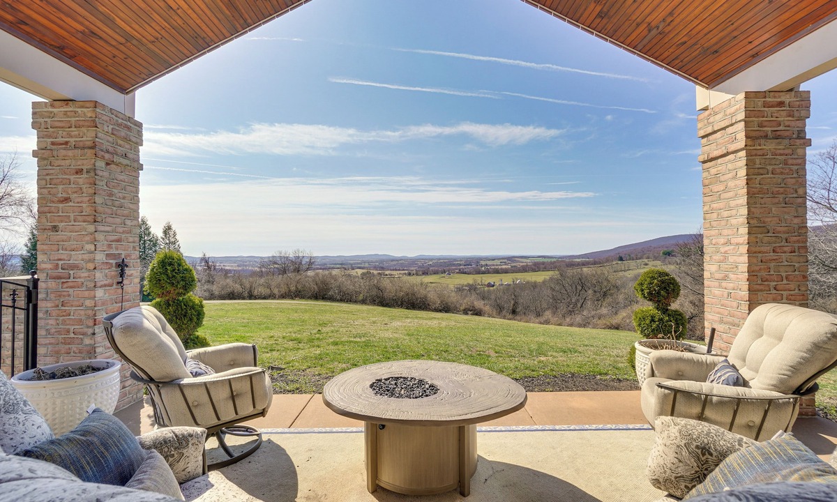 Middletown House | Great for Groups! Luxe + Private Myersville Estate
