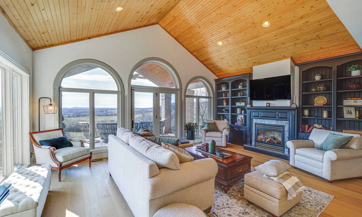 Middletown Cottage | Great for Groups! Luxe + Private Myersville Estate