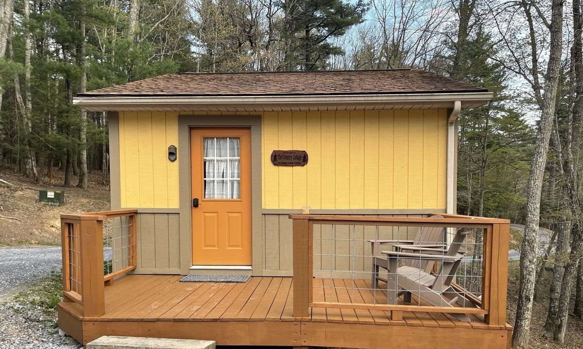 Flat Top Cottage | Great location near Winterplace Ski Resort!