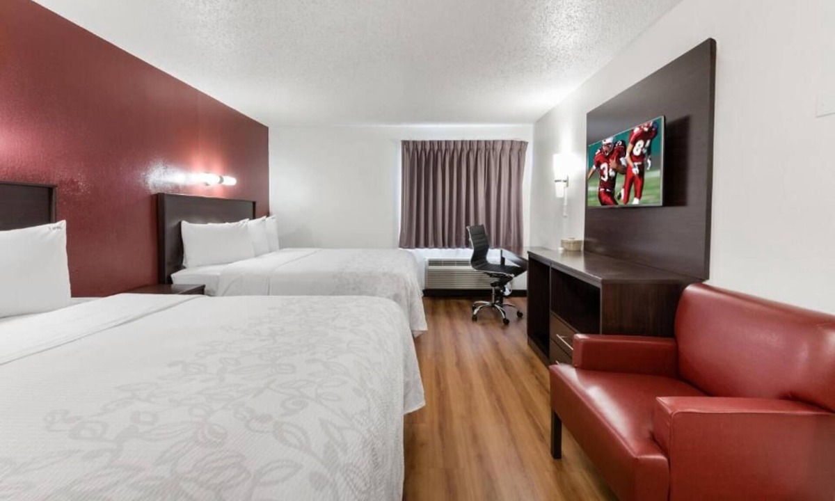 Crosswoods Hotel | Great Value Room for Families w/Modern Touches Near Columbus’s Local Hotspots