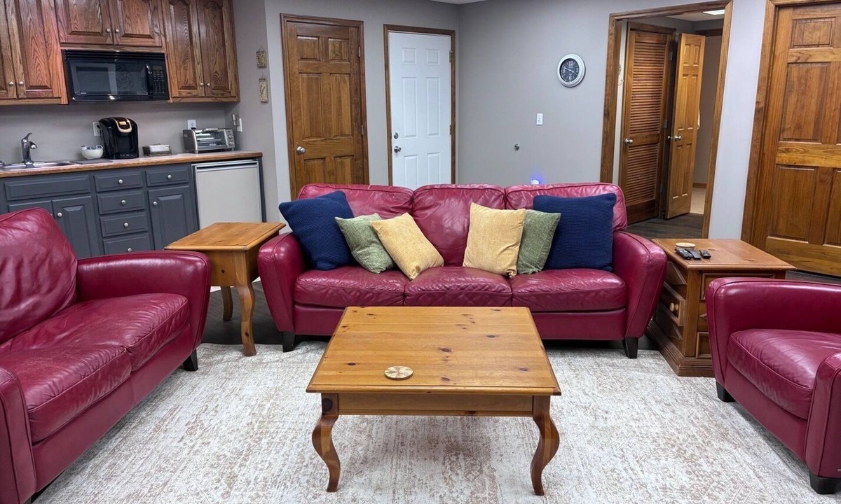 Liberty Apartment | Ground level apartment-private garage & entrance in Liberty!