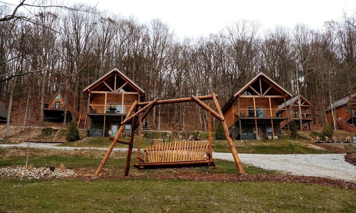 Scio Cabin | Group Friendly Cabin with Spa on the Deck near Tappan Lake in Ohio