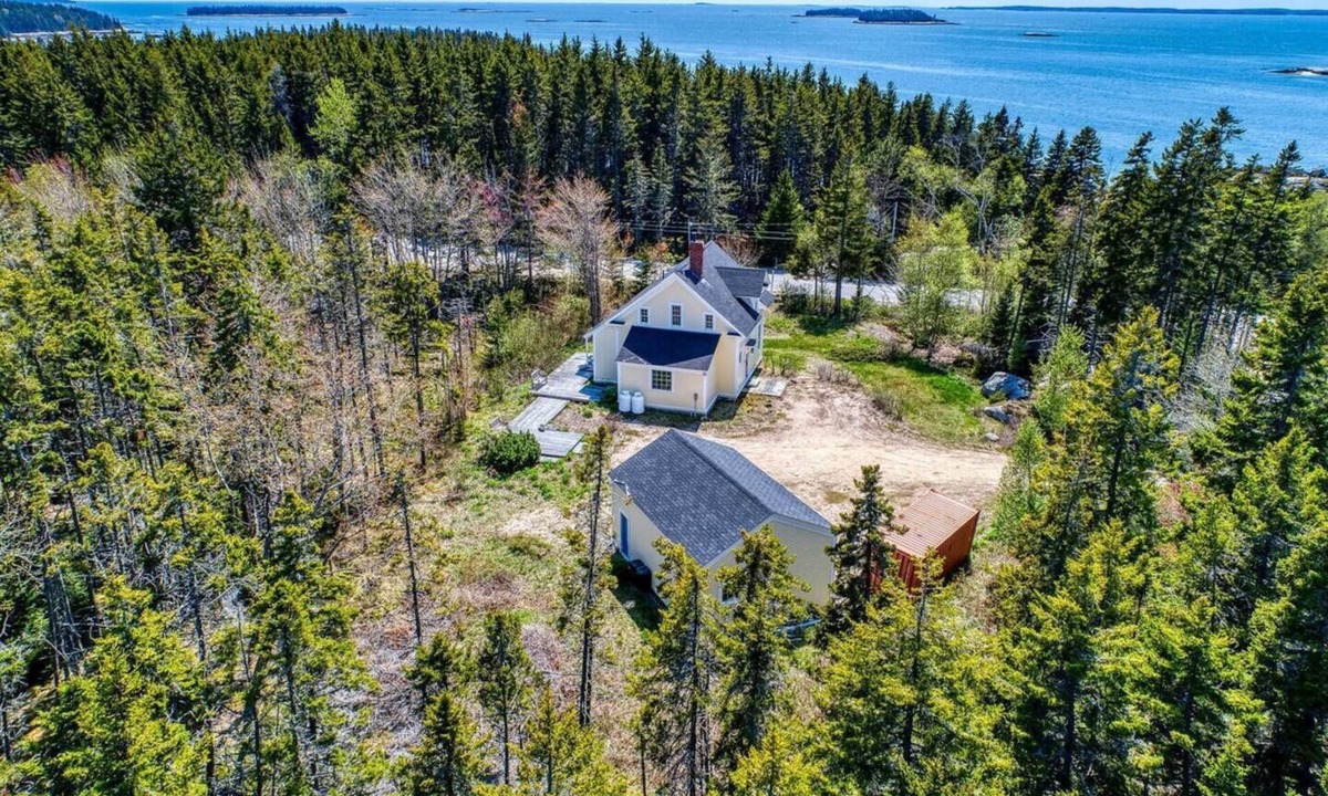 Stonington House | Hackmatack Haven - Clean, Close to Sand Beach
