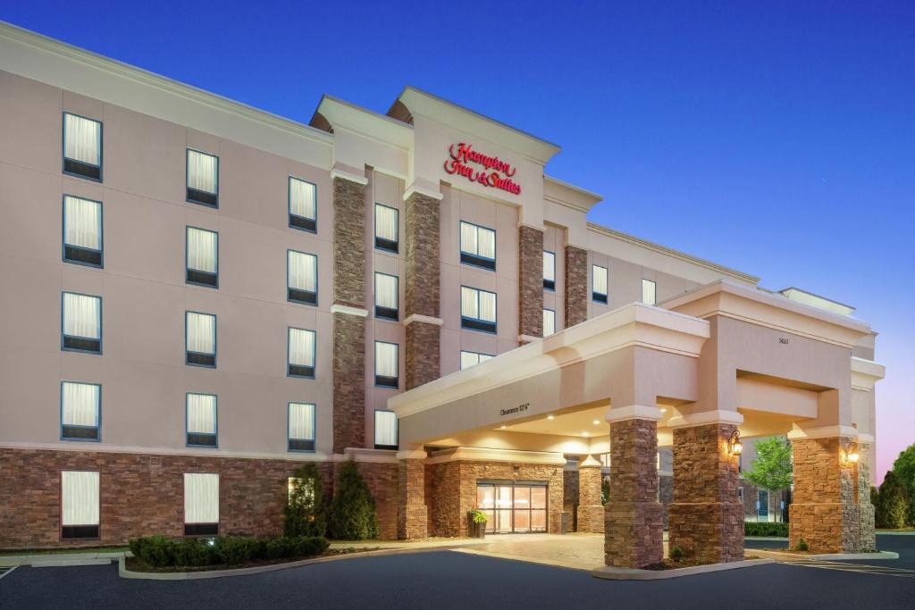 Roanoke Hotel | Hampton Inn and Suites Roanoke Airport/Valley View Mall