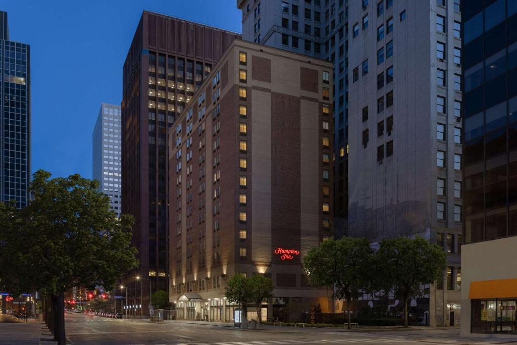 Gateway District Hotel | Hampton Inn Cleveland-Downtown