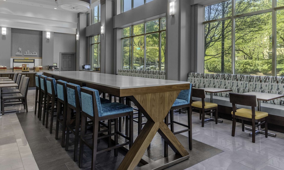 Crystal City Hotel | Hampton Inn & Suites Arlington Crystal City DCA