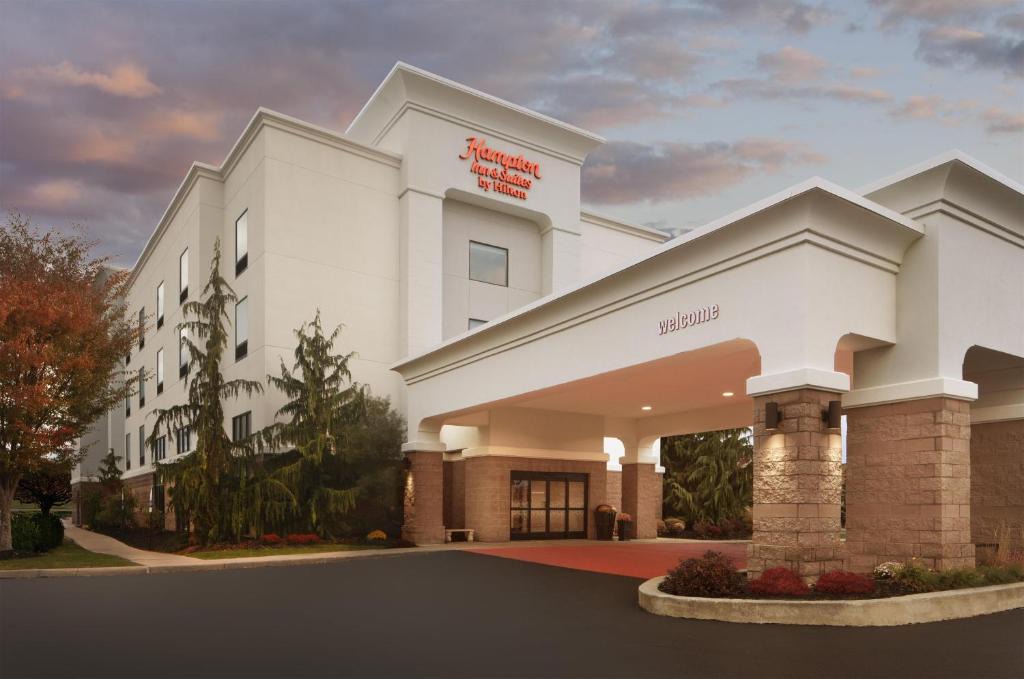Mentor Hotel | Hampton Inn & Suites Cleveland-Mentor