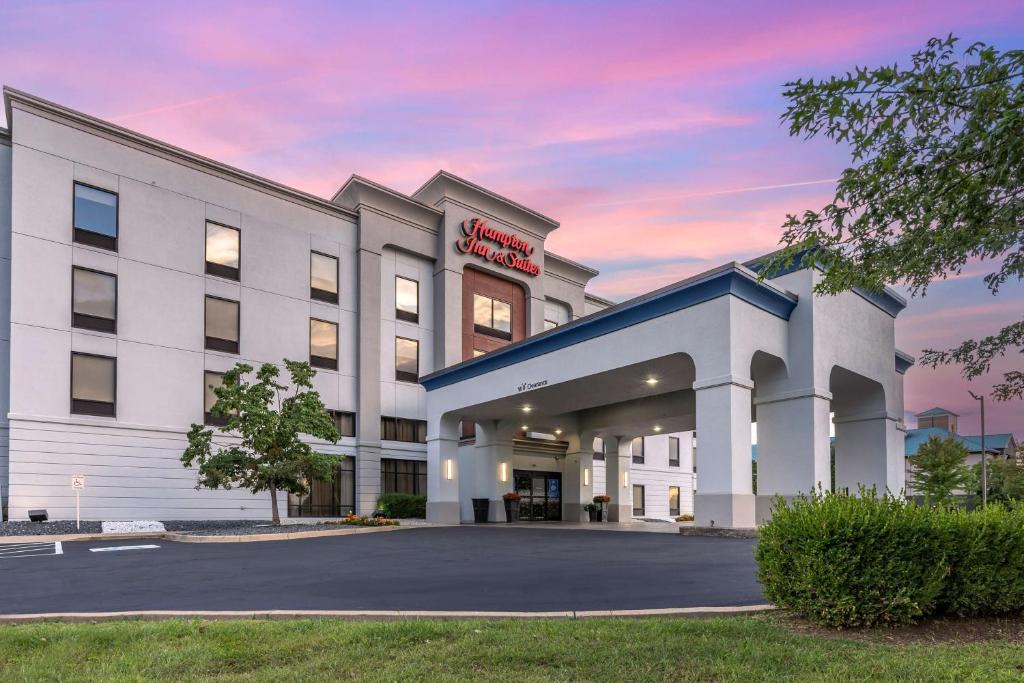 Jeffersontown Hotel | Hampton Inn & Suites Louisville East