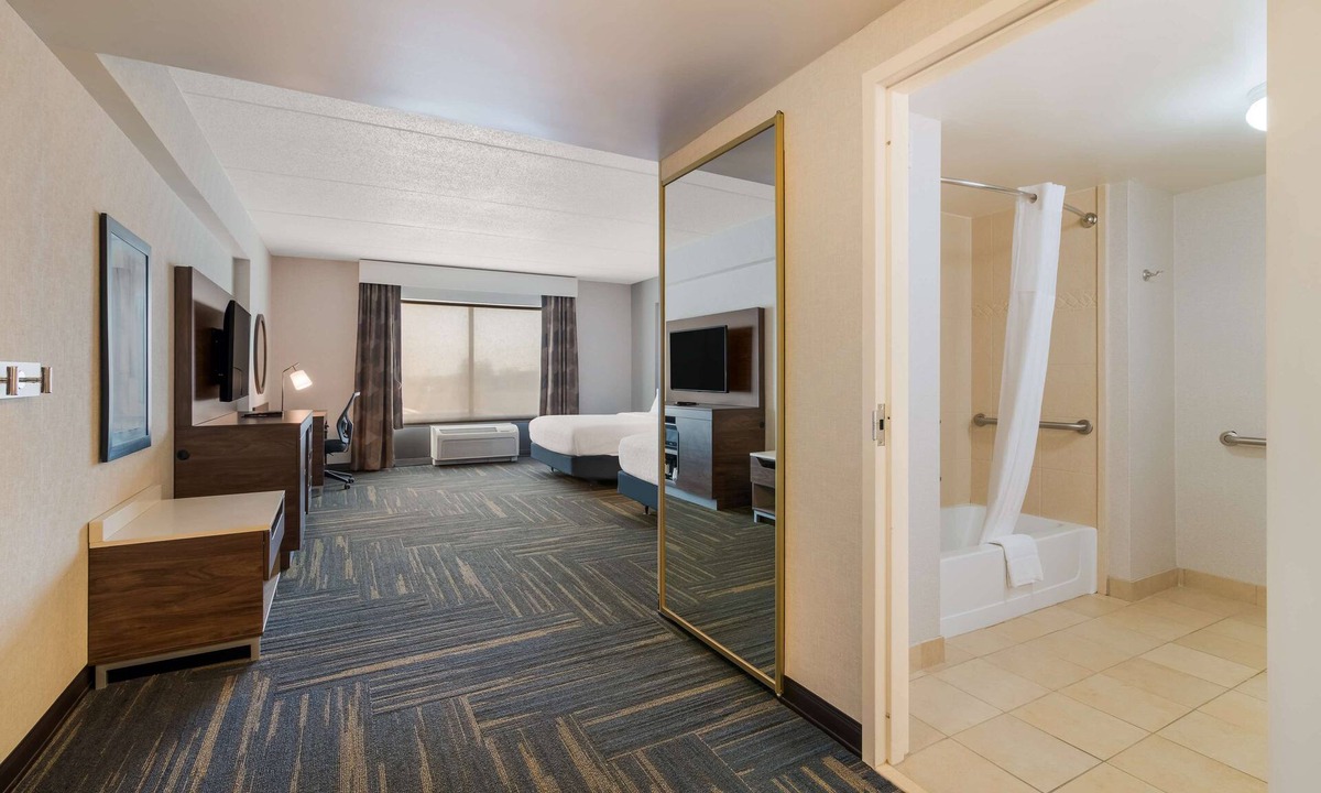 Plattsburgh Hotel | Hampton Inn & Suites Plattsburgh