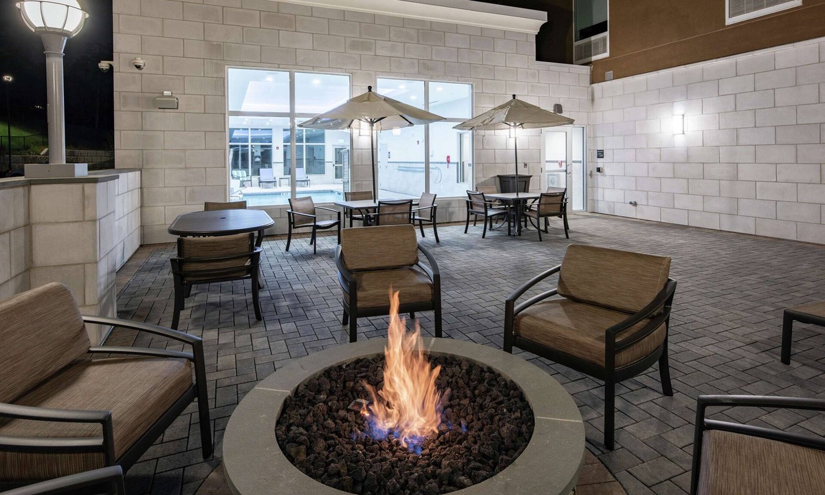 Rocky Hill Hotel | Hampton Inn & Suites Rocky Hill - Hartford South