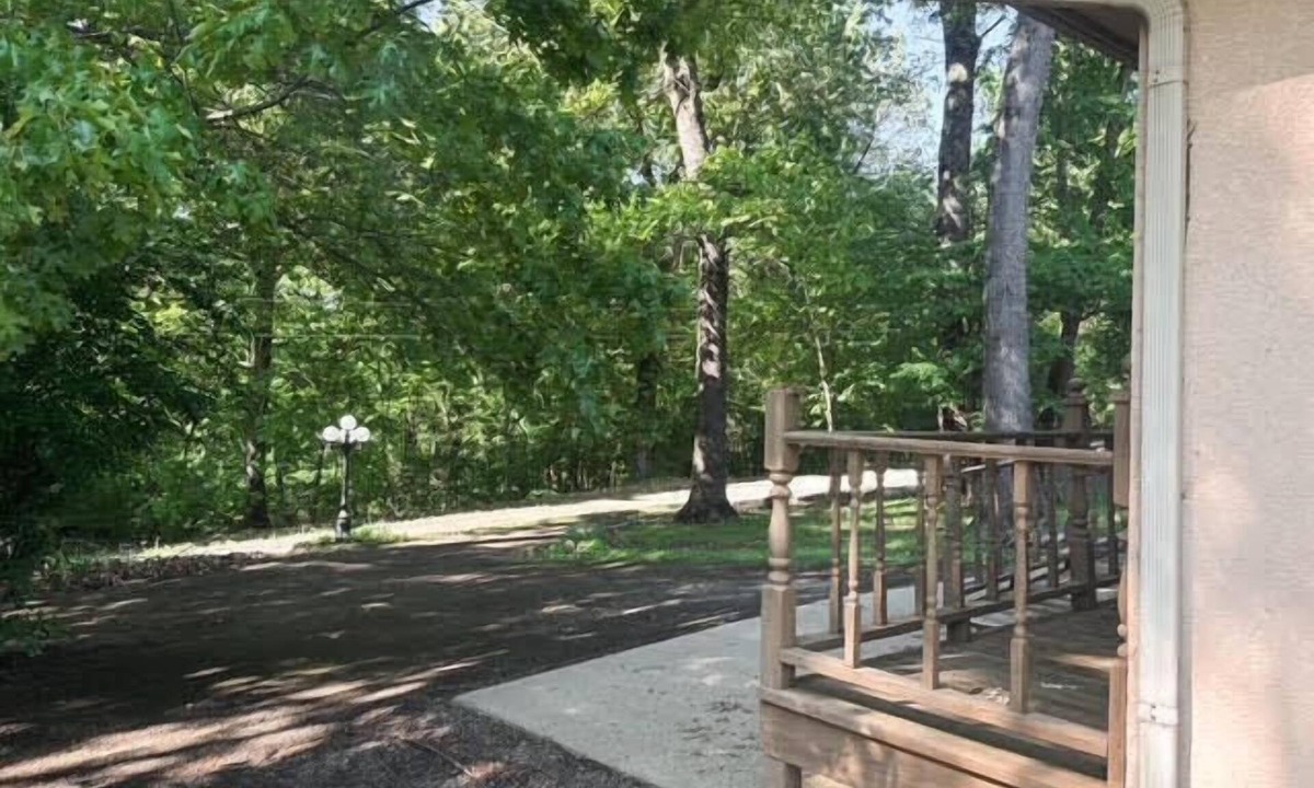 Golconda House | Handicap Accessible Standard Suite overlooking the River!