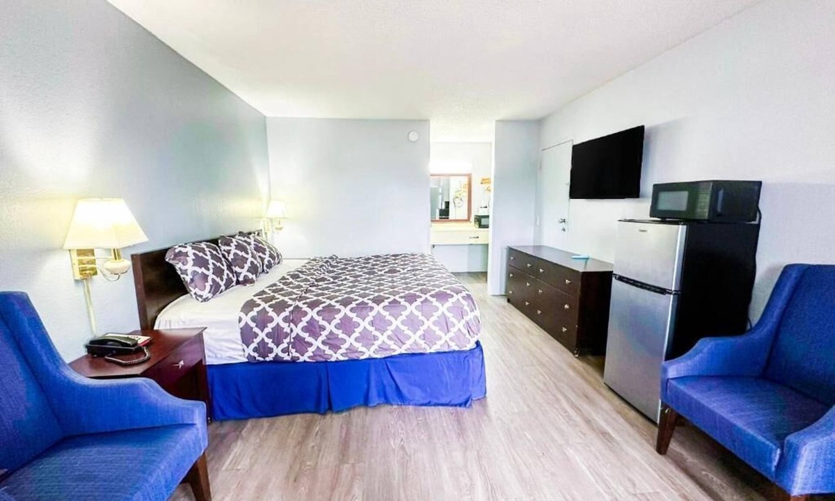 Madisonville Hotel | Happy stay Inn by BestAcco