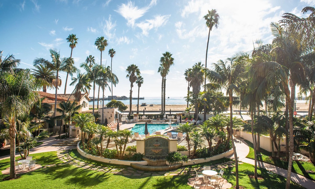 Santa Barbara Beach Hotel | Harbor View Inn