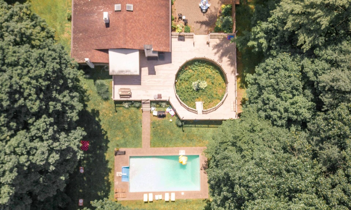 Woodstock House | Heated Saltwater Pool 4 Min to Woodstock Private Deck & Fire Pit