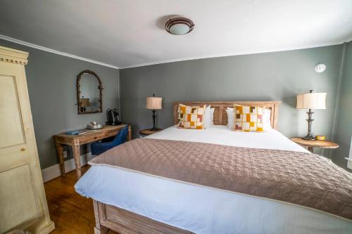 Blowing Rock Hotel | Hellbender Bed & Beverage