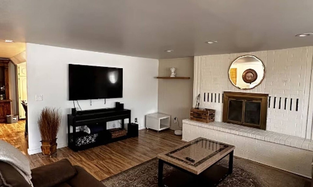 Price House | Helper Hideaway: 2 acres, Hot Tub, Fire Pit, 10ppl