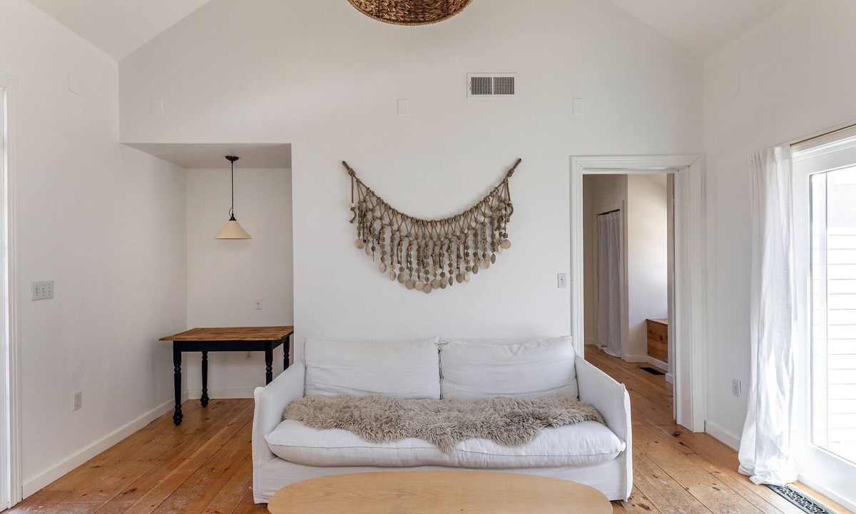 Litchfield Apartment | Hemlock Hill Suite - 1-bedroom apartment with WiFi, AC in lovely Litchfield